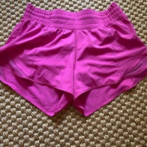LuluLemon Size 4, 2.5 inch, high rise, sonic pink hotty hot shorts
